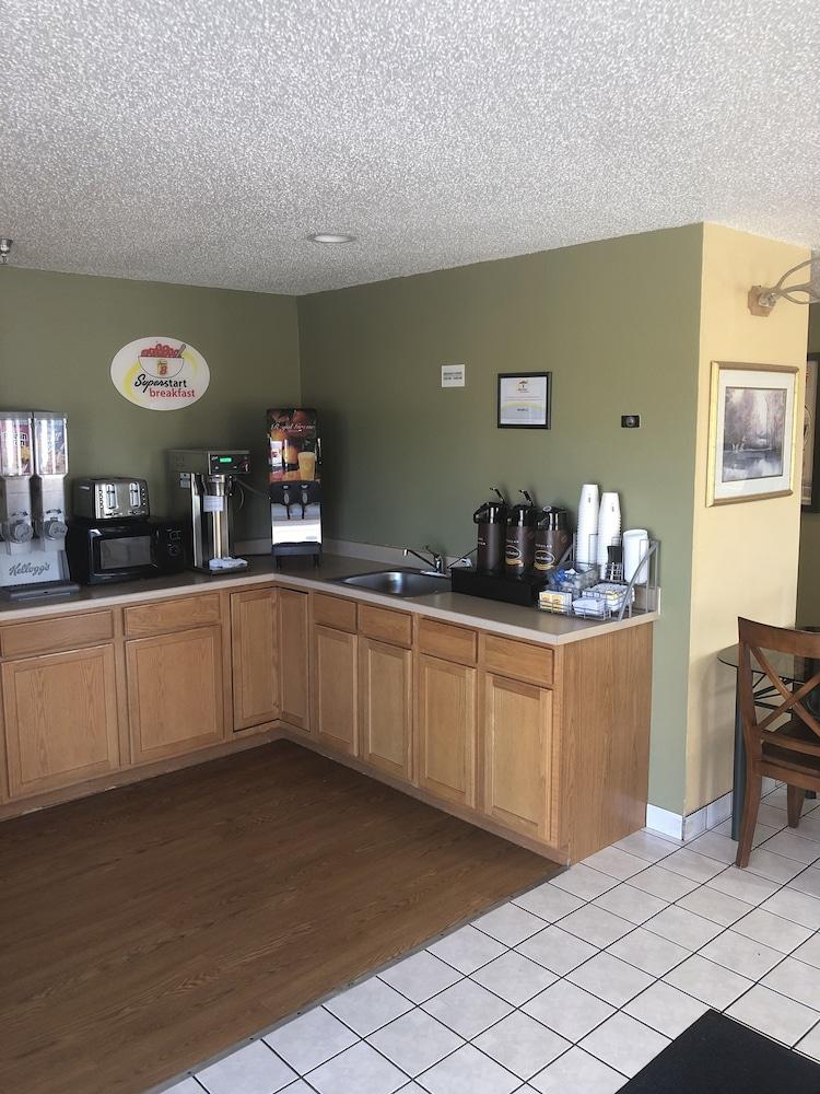 Super 8 By Wyndham Florence Co Ngoại thất bức ảnh