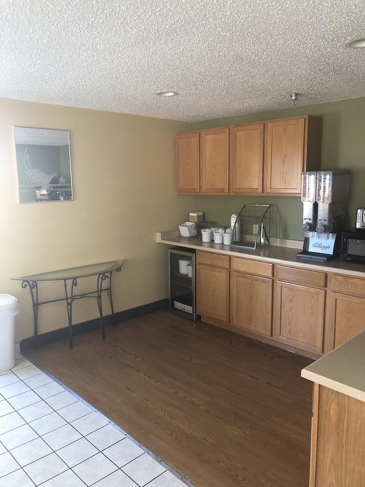 Super 8 By Wyndham Florence Co Ngoại thất bức ảnh